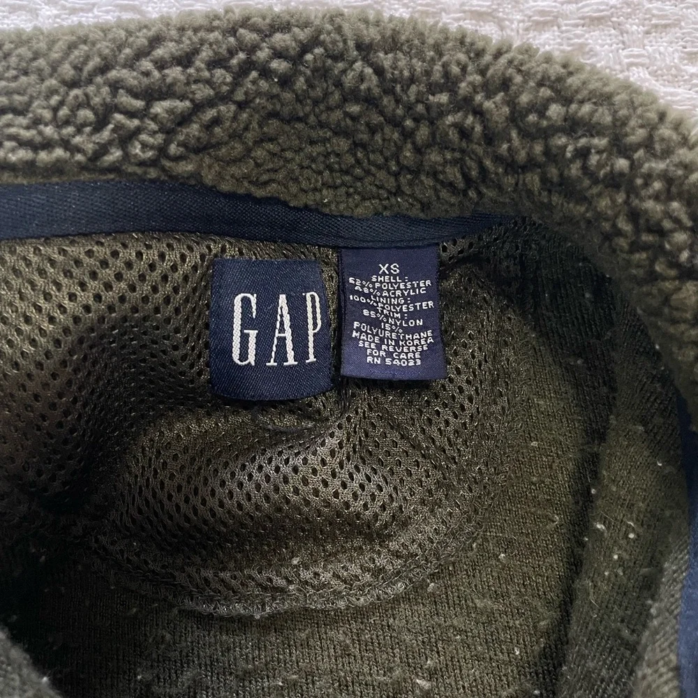 GAP Olive Fleece Vest- Size XS~~ Outdoor or Hiking‎
